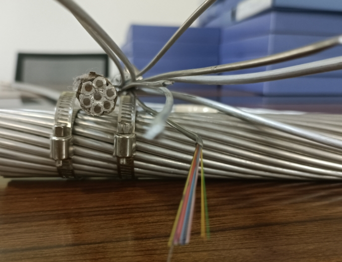 鋼芯鋁絞線具有地埋電力電纜的一些優點.jpg